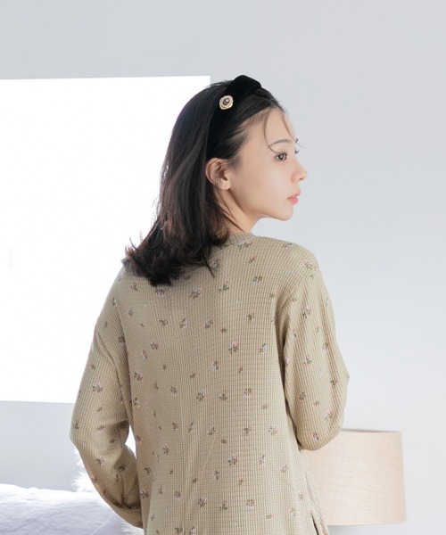 Dita Muaj.（ディータムアージュ）の「ローズモチーフベロアカチューシャ（カチューシャ・レディース・ブラック・FREE）」の6枚目の写真