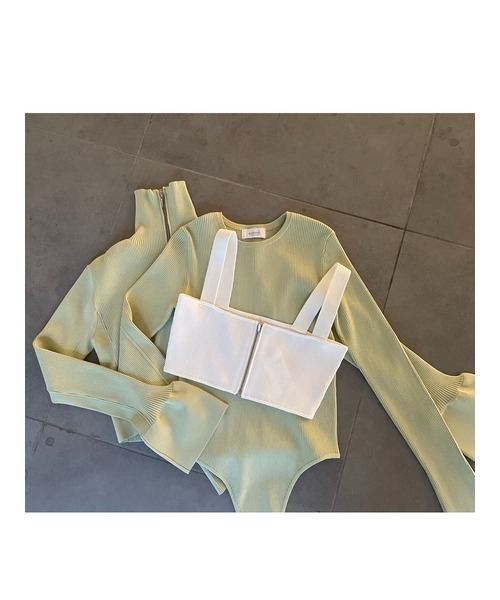emmi atelier フロントジップニットカーディガン
ハイネック グレー emmi（エミ）の「【emmi atelier】フロントジップカーディガン