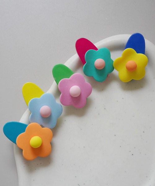 hymy（ヒュミュ）の「【 hymy-ヒュミュ- 】 キッズ バイカラー フラワー ヘアクリップ ( 2個セット ) #_（ヘアピン・キッズ・A/B/C/D/E・FREE）」の4枚目の写真