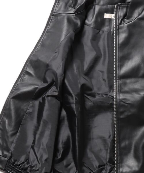 aimoha(アイモハ)の「aimoha men STAND NECK PU BLOUSON スタンドネックブルゾン(ブルゾン・メンズ・オフホワイト/ブラック・MEDIUM/X-LARGE/XX-LARGE/LARGE)」の3枚目の写真