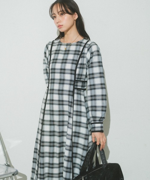 VANNIE U(ヴァニーユー)の「バイカラーパイピングフレアワンピース(ワンピース・レディース・アイボリー/チェック/ベージュ・FREE)」の8枚目の写真