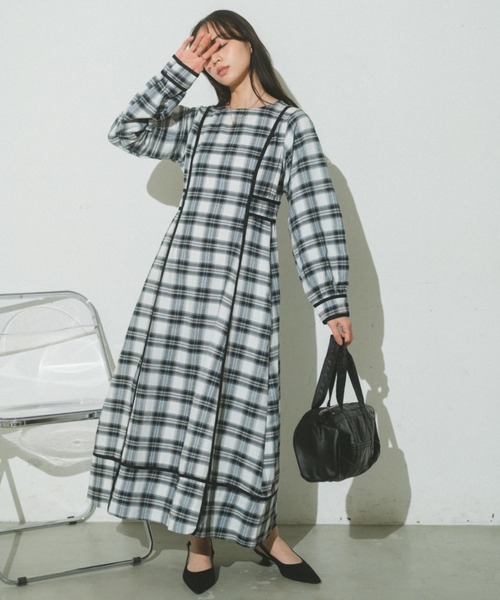 VANNIE U(ヴァニーユー)の「バイカラーパイピングフレアワンピース(ワンピース・レディース・アイボリー/チェック/ベージュ・FREE)」の11枚目の写真