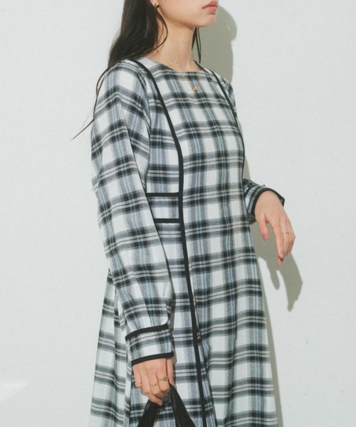 VANNIE U(ヴァニーユー)の「バイカラーパイピングフレアワンピース(ワンピース・レディース・アイボリー/チェック/ベージュ・FREE)」の10枚目の写真