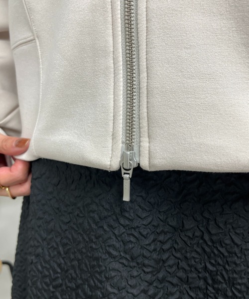 un dix cors(アンディコール)の「ダンボールショートジャケット(ノーカラージャケット・レディース・グレイッシュベージュ/ブラック・FREE)」の17枚目の写真