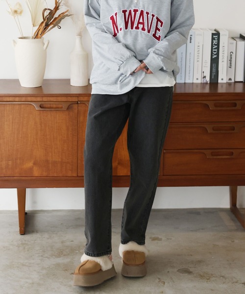 Girly Doll（ガーリードール）の「デニムストレートパンツ（デニムパンツ・レディース・サックスブルー/ブラック/ブルー・F）」の4枚目の写真