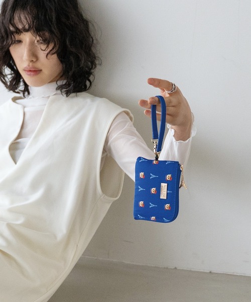 PAUL & JOE ACCESSOIRES(ポールアンドジョーアクセソワ)の「PAUL & JOE ACCESSOIRES (ポール&ジョーアクセソワ)リールコード付きパスコインケース ヌネットインパリス PJA-W1001(パスケース・レディース・レッド/ブルー・FREE)」の1枚目の写真