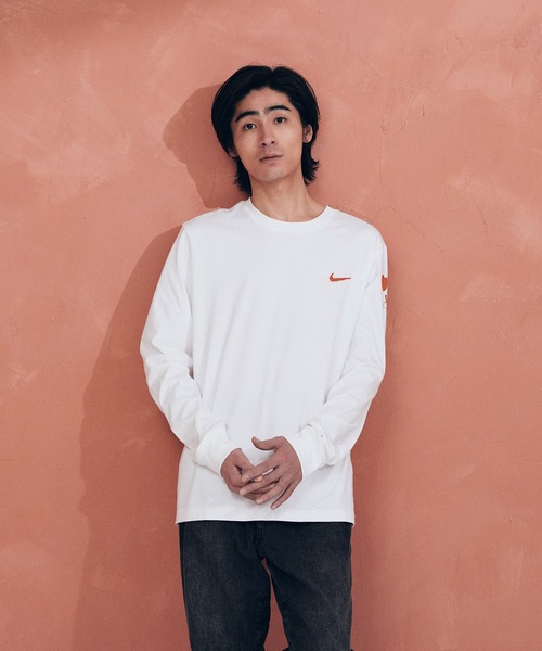NIKE（ナイキ）の「ナイキ スポーツウェア ロングスリーブ Tシャツ / Nike Sportswear Long-Sleeve T-Shirt ＜S-2XL 展開＞（Tシャツ/カットソー・メンズ・レッド/ホワイト/ピンク・2XL/L/M/S/XL）」の21枚目の写真