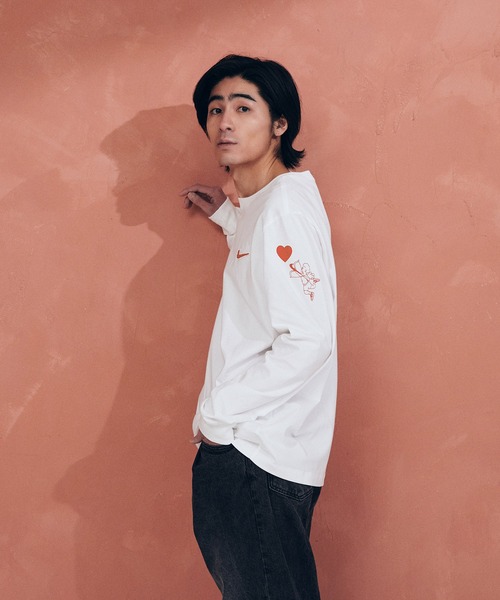 NIKE（ナイキ）の「ナイキ スポーツウェア ロングスリーブ Tシャツ / Nike Sportswear Long-Sleeve T-Shirt ＜S-2XL 展開＞（Tシャツ/カットソー・メンズ・レッド/ホワイト/ピンク・2XL/L/M/S/XL）」の22枚目の写真