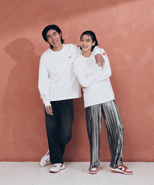 NIKE（ナイキ）の「ナイキ スポーツウェア ロングスリーブ Tシャツ / Nike Sportswear Long-Sleeve T-Shirt ＜S-2XL 展開＞（Tシャツ/カットソー・メンズ・レッド/ホワイト/ピンク・2XL/L/M/S/XL）」の18枚目の写真