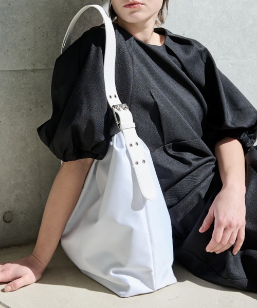 Aunt Marie's(アントマリーズ)の「コンビスクエアワンハンドルバッグ(ショルダーバッグ・レディース・ホワイト/ベージュ/ブラック・FREE)」の8枚目の写真