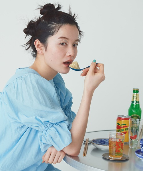 Dot＆Stripes CHILD WOMAN（ドットアンドストライプス　チャイルドウーマン）の「☆キュプラ/コットン タイプライター伊吹染 BIGパフスリーブ ジャンプスーツ（つなぎ/オールインワン・レディース・ネイビー/サックスブルー・FREE）」の4枚目の写真