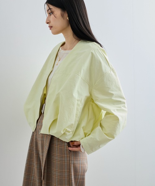 VIS（ビス）の「Vネックボリュームギャザーブルゾン【UVケア・撥水】（ブルゾン・レディース・ブラック/キナリ/イエロー・FREE）」の14枚目の写真