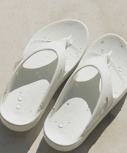 OOFOS（ウーフォス）の「【OOFOS（ウーフォス）】OORIGINAL(MEN)（サンダル・メンズ・ベージュ/カーキ/ブラック/グレー/チャコールグレー/オリーブ・MEDIUM/SMALL）」の3枚目の写真