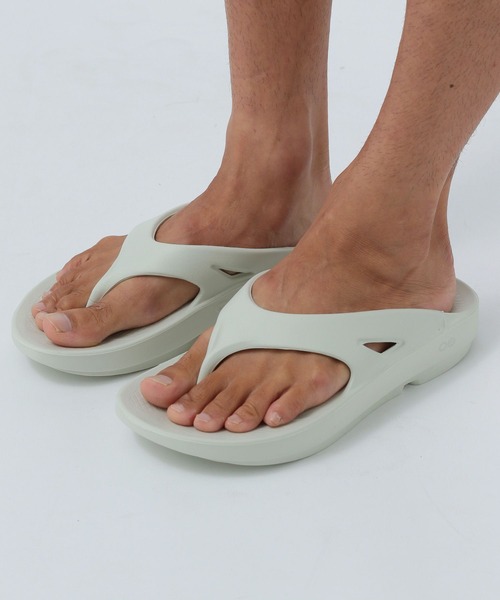 OOFOS（ウーフォス）の「【OOFOS（ウーフォス）】OORIGINAL(MEN)（サンダル・メンズ・ベージュ/カーキ/ブラック/グレー/チャコールグレー/オリーブ・MEDIUM/SMALL）」の8枚目の写真