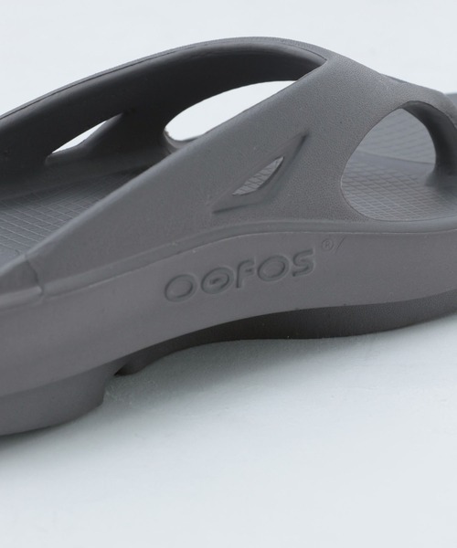 OOFOS（ウーフォス）の「【OOFOS（ウーフォス）】OORIGINAL(MEN)（サンダル・メンズ・ベージュ/カーキ/ブラック/グレー/チャコールグレー/オリーブ・MEDIUM/SMALL）」の16枚目の写真