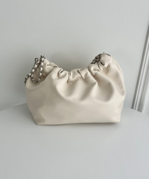 Loueme（ルエム）の「【6色展開】メニーリボンチェーンショルダーバッグ（ハンドバッグ・レディース・シルバー/レッド/ライラック/ライトブルー/ブラック/アイボリー・FREE）」の8枚目の写真