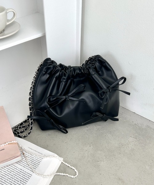Loueme（ルエム）の「【6色展開】メニーリボンチェーンショルダーバッグ（ハンドバッグ・レディース・シルバー/レッド/ライラック/ライトブルー/ブラック/アイボリー・FREE）」の21枚目の写真