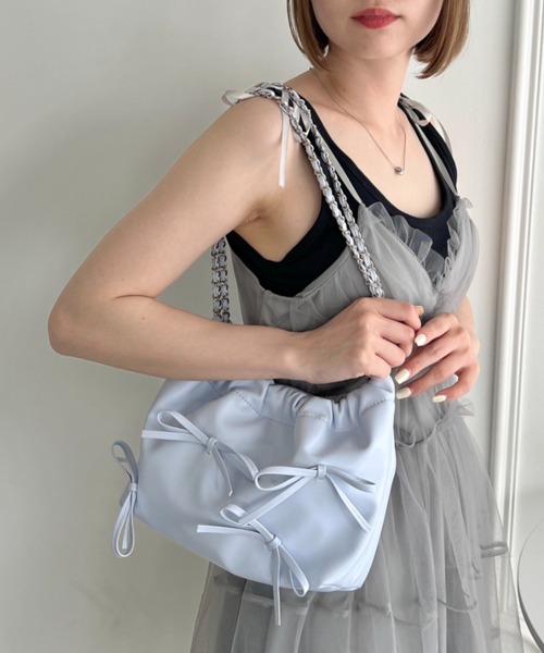 Loueme（ルエム）の「【6色展開】メニーリボンチェーンショルダーバッグ（ハンドバッグ・レディース・シルバー/レッド/ライラック/ライトブルー/ブラック/アイボリー・FREE）」の22枚目の写真