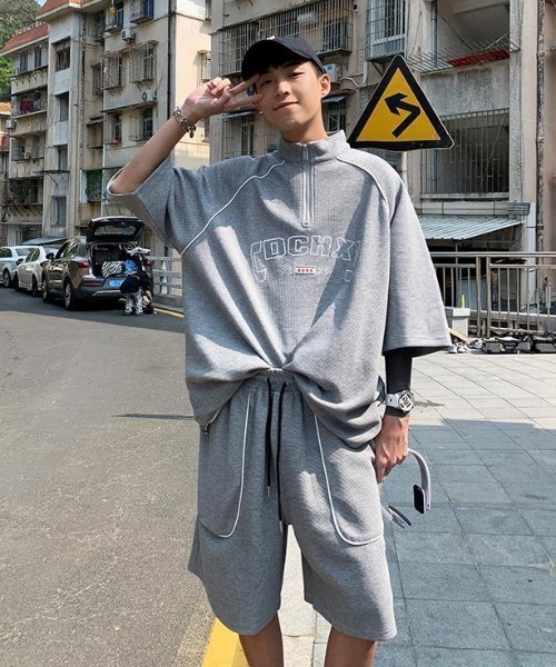 B.R.U（ブル）の「ハーフジップDCHX刺繍入りセットアップ