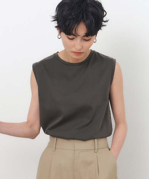 OPAQUE.CLIP（オペークドットクリップ）の「◆UV ベーシックノースリーブ／シルキースーピマ【接触冷感/洗濯機洗い可】（Tシャツ/カットソー・レディース・チャコールグレー/ホワイト/ブラック・36/38/40/42）」の9枚目の写真