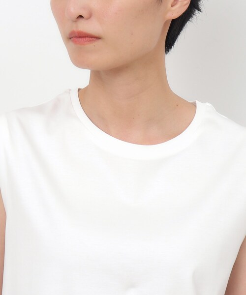 OPAQUE.CLIP（オペークドットクリップ）の「◆UV ベーシックノースリーブ／シルキースーピマ【接触冷感/洗濯機洗い可】（Tシャツ/カットソー・レディース・チャコールグレー/ホワイト/ブラック・36/38/40/42）」の4枚目の写真