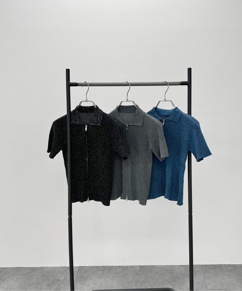 LVEU.(ラブユ.)の「【LVEU.】ダブルジップラメニットトップス / トップス カットソー リブ ラメ 半袖 ジップ ファスナー ダブルジップ 襟付き カーディガン 羽織り Wジップ ショート コンパクト クロップド ブラック グレー ブルー(カーディガン/ボレロ・レディース・ブラック/グレー/ブルー・FREE)」の10枚目の写真