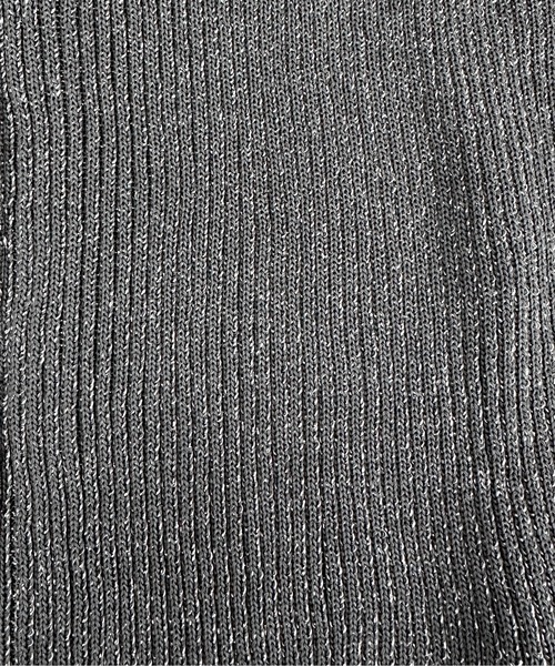 LVEU.(ラブユ.)の「【LVEU.】ダブルジップラメニットトップス / トップス カットソー リブ ラメ 半袖 ジップ ファスナー ダブルジップ 襟付き カーディガン 羽織り Wジップ ショート コンパクト クロップド ブラック グレー ブルー(カーディガン/ボレロ・レディース・ブラック/グレー/ブルー・FREE)」の4枚目の写真