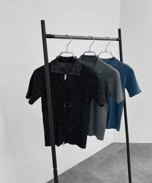LVEU.(ラブユ.)の「【LVEU.】ダブルジップラメニットトップス / トップス カットソー リブ ラメ 半袖 ジップ ファスナー ダブルジップ 襟付き カーディガン 羽織り Wジップ ショート コンパクト クロップド ブラック グレー ブルー(カーディガン/ボレロ・レディース・ブラック/グレー/ブルー・FREE)」の18枚目の写真