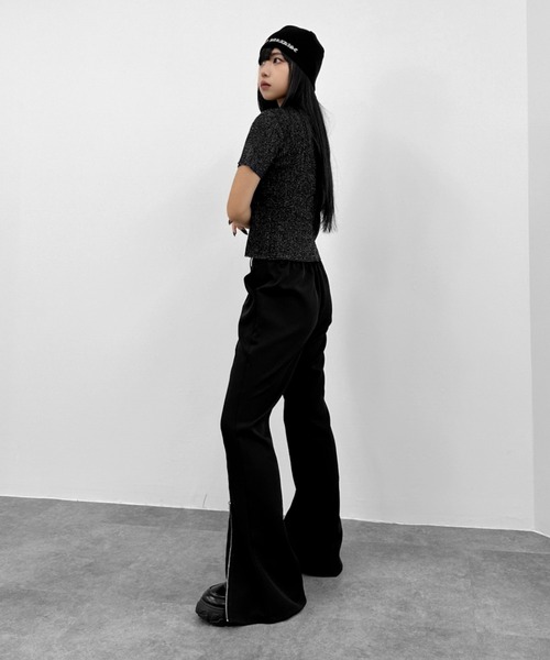 LVEU.(ラブユ.)の「【LVEU.】ダブルジップラメニットトップス / トップス カットソー リブ ラメ 半袖 ジップ ファスナー ダブルジップ 襟付き カーディガン 羽織り Wジップ ショート コンパクト クロップド ブラック グレー ブルー(カーディガン/ボレロ・レディース・ブラック/グレー/ブルー・FREE)」の22枚目の写真