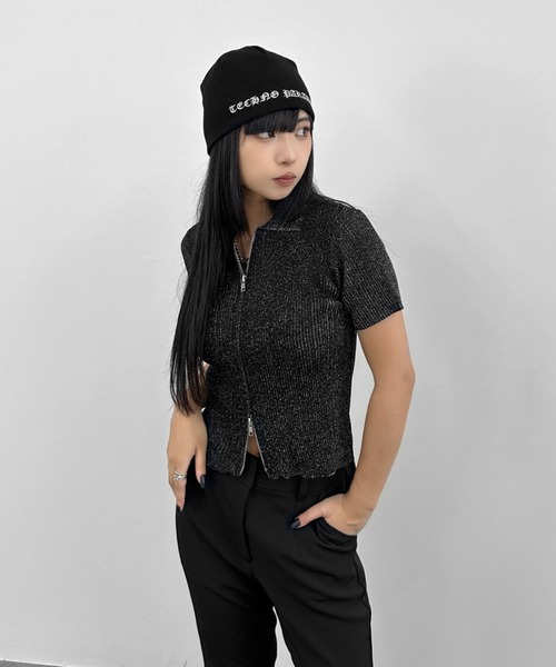 LVEU.(ラブユ.)の「【LVEU.】ダブルジップラメニットトップス / トップス カットソー リブ ラメ 半袖 ジップ ファスナー ダブルジップ 襟付き カーディガン 羽織り Wジップ ショート コンパクト クロップド ブラック グレー ブルー(カーディガン/ボレロ・レディース・ブラック/グレー/ブルー・FREE)」の19枚目の写真