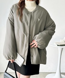 U.S. POLO ASSN.（ユーエスポロアッスン）の「【新色追加】GeeRA別注【U.S. POLO ASSN.】ワンポイント刺繍ノーカラー中綿ブルゾン（ダウンジャケット/コート）」