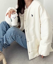 U.S. POLO ASSN.（ユーエスポロアッスン）の「【新色追加】GeeRA別注【U.S. POLO ASSN.】ワンポイント刺繍ノーカラー中綿ブルゾン（ダウンジャケット/コート）」