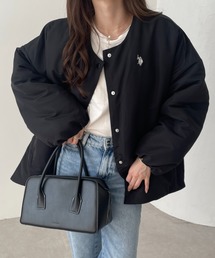 U.S. POLO ASSN.（ユーエスポロアッスン）の「【新色追加】GeeRA別注【U.S. POLO ASSN.】ワンポイント刺繍ノーカラー中綿ブルゾン（ダウンジャケット/コート）」
