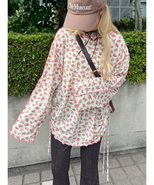 WC(ダブル シー)の「花柄メロウトップス(Tシャツ/カットソー・レディース・ブルー/アイボリー・FREE)」の1枚目の写真