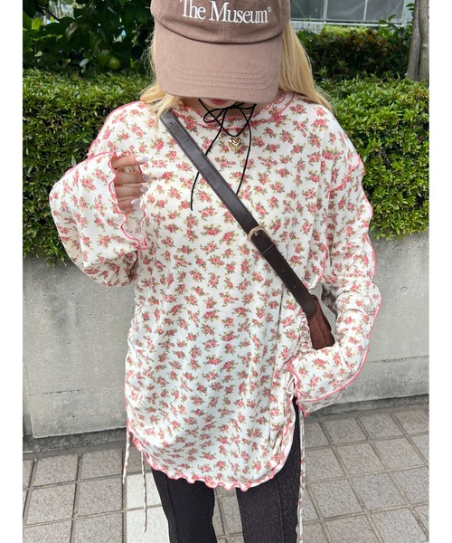 WC(ダブル シー)の「花柄メロウトップス(Tシャツ/カットソー・レディース・ブルー/アイボリー・FREE)」の4枚目の写真