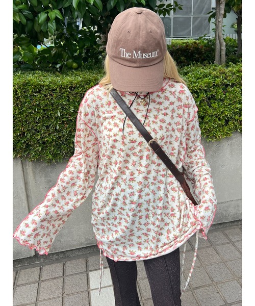 WC(ダブル シー)の「花柄メロウトップス(Tシャツ/カットソー・レディース・ブルー/アイボリー・FREE)」の5枚目の写真