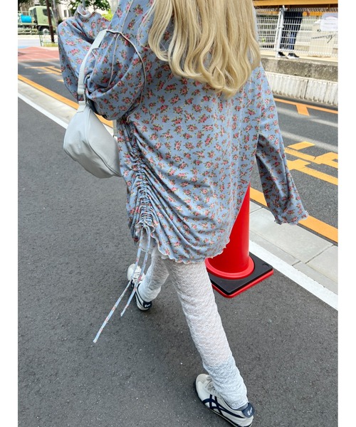 WC(ダブル シー)の「花柄メロウトップス(Tシャツ/カットソー・レディース・ブルー/アイボリー・FREE)」の13枚目の写真