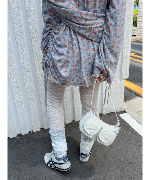 WC(ダブル シー)の「花柄メロウトップス(Tシャツ/カットソー・レディース・ブルー/アイボリー・FREE)」の17枚目の写真