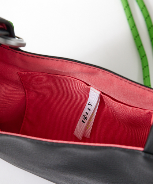 ABAHOUSE（アバハウス）の「【 cheek/チーク】code 2way shoulder チークコード2WAYショルダー（ショルダーバッグ・メンズ・アイボリー/グリーン/ブルー/ブラック・フリー）」の7枚目の写真