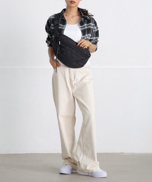 ALTROSE(アルトローズ)の「【500mlペットボトル収納可】ボディバッグ キルト キルティング タム(ボディバッグ/ウエストポーチ・レディース・グレー/シルバー/アイボリー/カーキ/ブラック・FREE)」の20枚目の写真