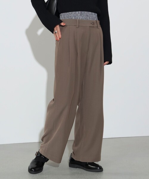 BEAMS HEART（ビームスハート）の「ウエスト レイヤード タックパンツ（スラックス・レディース・ブラウン/チャコールグレー・FREE）」の2枚目の写真