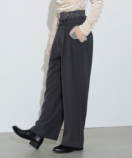 BEAMS HEART（ビームスハート）の「ウエスト レイヤード タックパンツ（スラックス・レディース・ブラウン/チャコールグレー・FREE）」の7枚目の写真