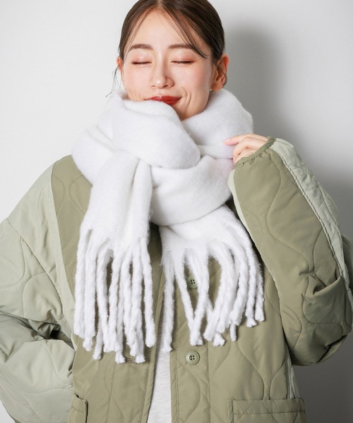 LAKOLE（ラコレ）の「ブークレーカラーマフラー / 138785（マフラー・レディース・ライトベージュ/オフホワイト/ブルー/ライトグレー/ピンク・FREE）」の2枚目の写真