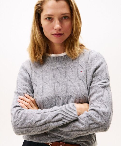 TOMMY HILFIGER（トミーヒルフィガー）の「ソフトウールケーブルクルーネックセーター（ニット/セーター・レディース・ネイビー/ベージュ/ホワイト/グレー/ライトブルー/パープル系その他2/ベージュ系その他4/グレー系2/ネイビー系1・SMALL/XX-SMALL/X-SMALL）」の10枚目の写真