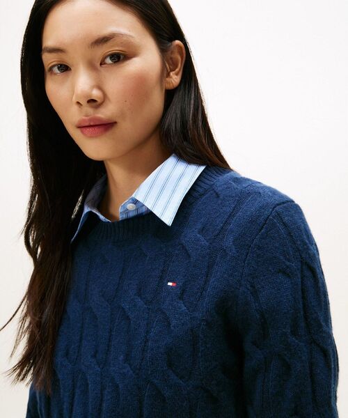 TOMMY HILFIGER（トミーヒルフィガー）の「ソフトウールケーブルクルーネックセーター（ニット/セーター・レディース・ネイビー/ベージュ/ホワイト/グレー/ライトブルー/パープル系その他2/ベージュ系その他4/グレー系2/ネイビー系1・SMALL/XX-SMALL/X-SMALL）」の14枚目の写真