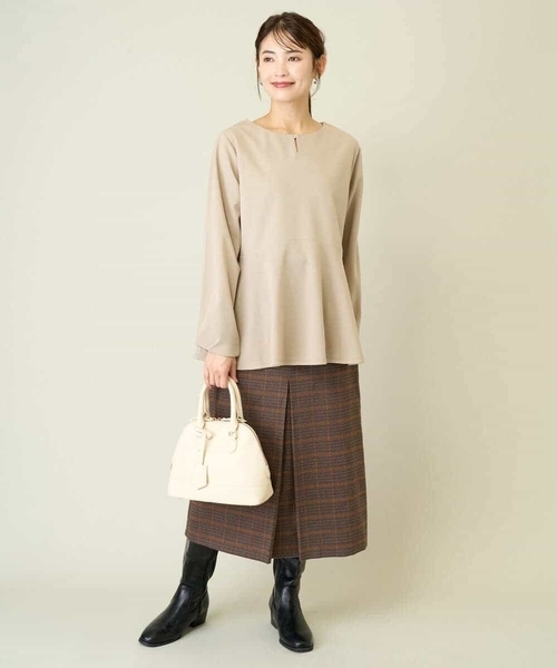 a.v.v（アーヴェヴェ）の「ニュアンスカーブペプラムトップス（Tシャツ/カットソー・レディース・ブラック/ベージュ・38/40/42/34/36）」の21枚目の写真