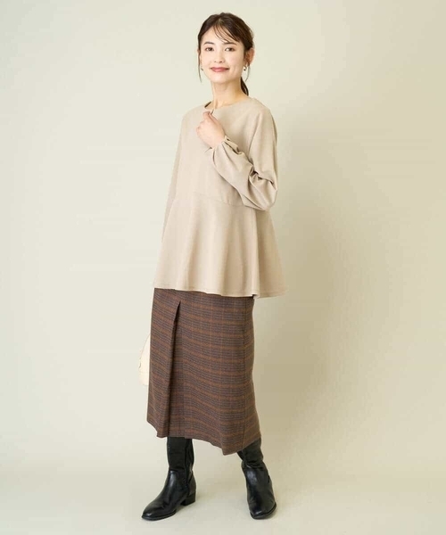 a.v.v（アーヴェヴェ）の「ニュアンスカーブペプラムトップス（Tシャツ/カットソー・レディース・ブラック/ベージュ・38/40/42/34/36）」の14枚目の写真