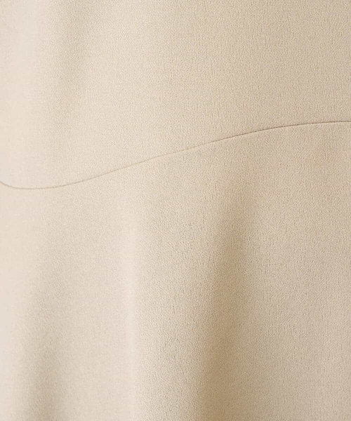 a.v.v（アーヴェヴェ）の「ニュアンスカーブペプラムトップス（Tシャツ/カットソー・レディース・ブラック/ベージュ・38/40/42/34/36）」の6枚目の写真