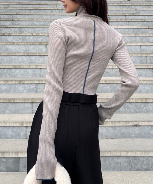 FOREVER 21(フォーエバー トゥエンティーワン)の「【2024FW】配色リブニットプルオーバー(ニット/セーター・レディース・ブラック/レッド/グレー・FREE)」の2枚目の写真