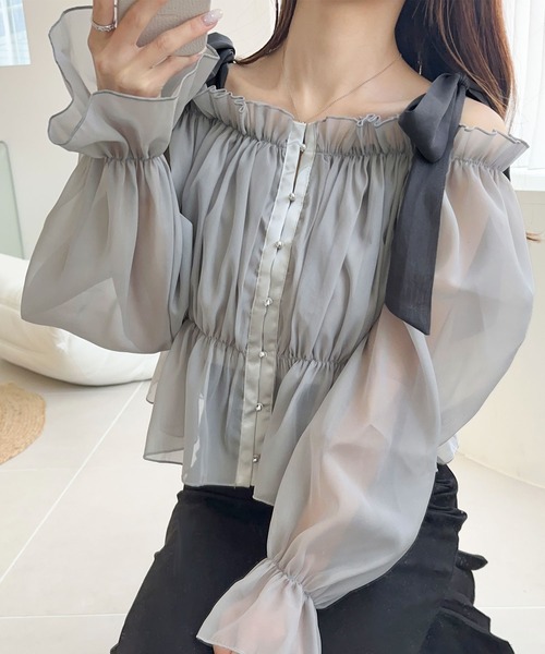 mily bilet(ミウィビレット)の「【mily bilet】“可愛い”しか着たくないあなたに。ときめき全開の夏主役トップス!肩リボンオフショル2WAYオーガンジーブラウス(長袖)(シャツ/ブラウス・レディース・グレー/アイボリー/ブラック・MEDIUM/LARGE/X-LARGE/SMALL)」の5枚目の写真
